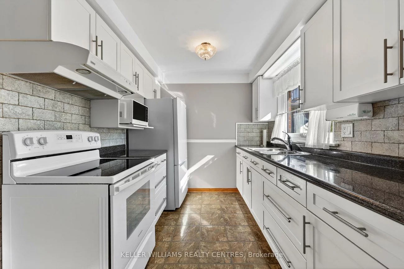 13, Laurentide, Aurora Heights, Aurora