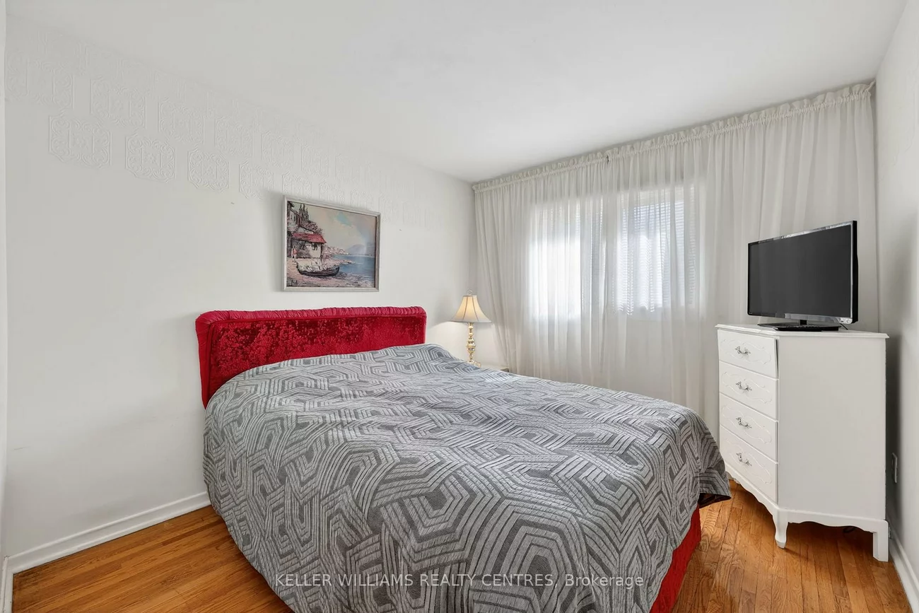 13, Laurentide, Aurora Heights, Aurora