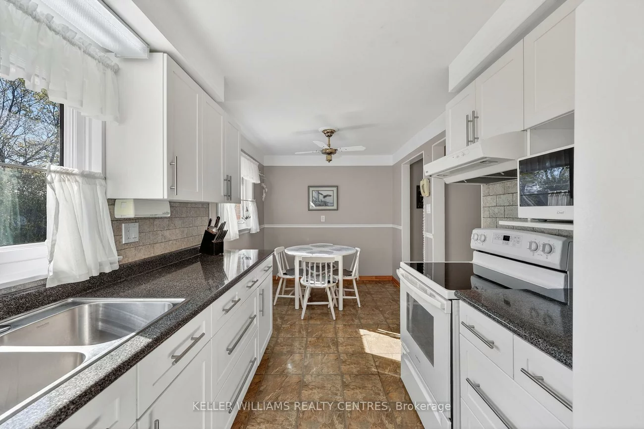 13, Laurentide, Aurora Heights, Aurora