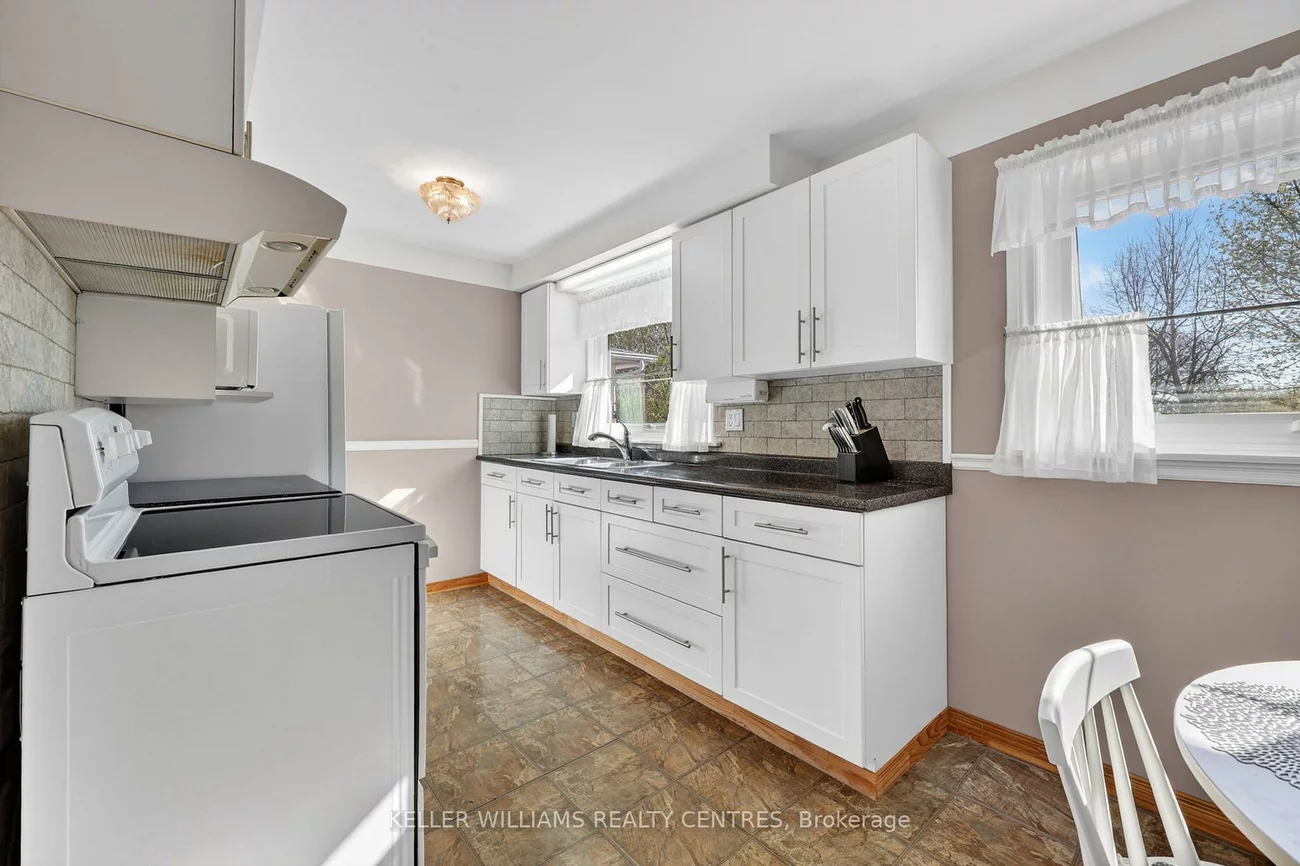 13, Laurentide, Aurora Heights, Aurora