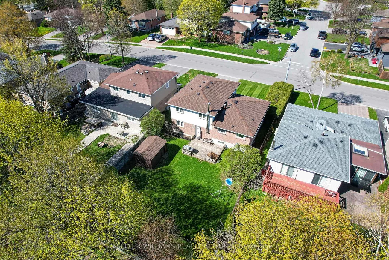 13, Laurentide, Aurora Heights, Aurora
