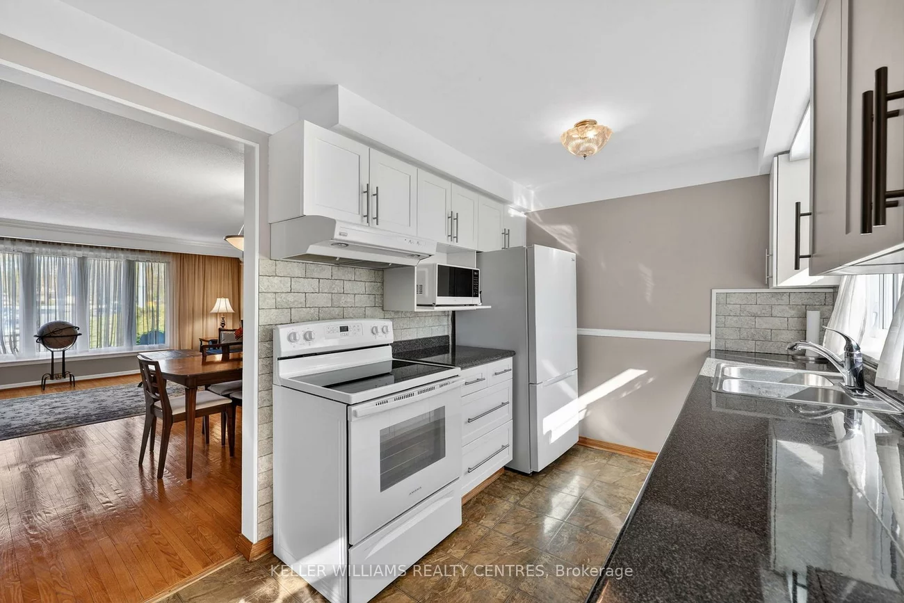 13, Laurentide, Aurora Heights, Aurora