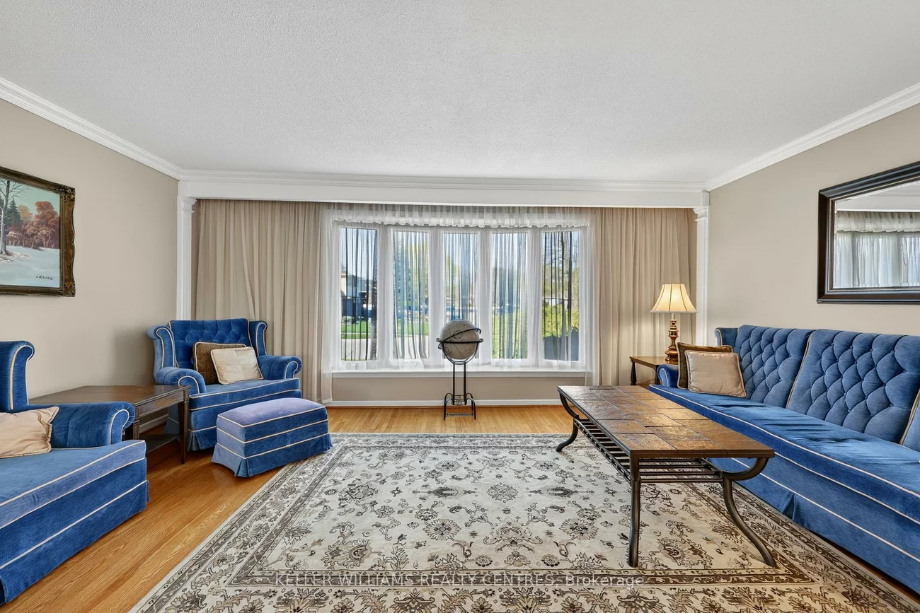 13, Laurentide, Aurora Heights, Aurora