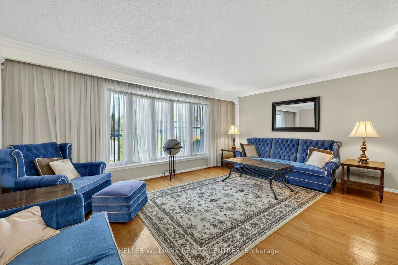 13, Laurentide, Aurora Heights, Aurora