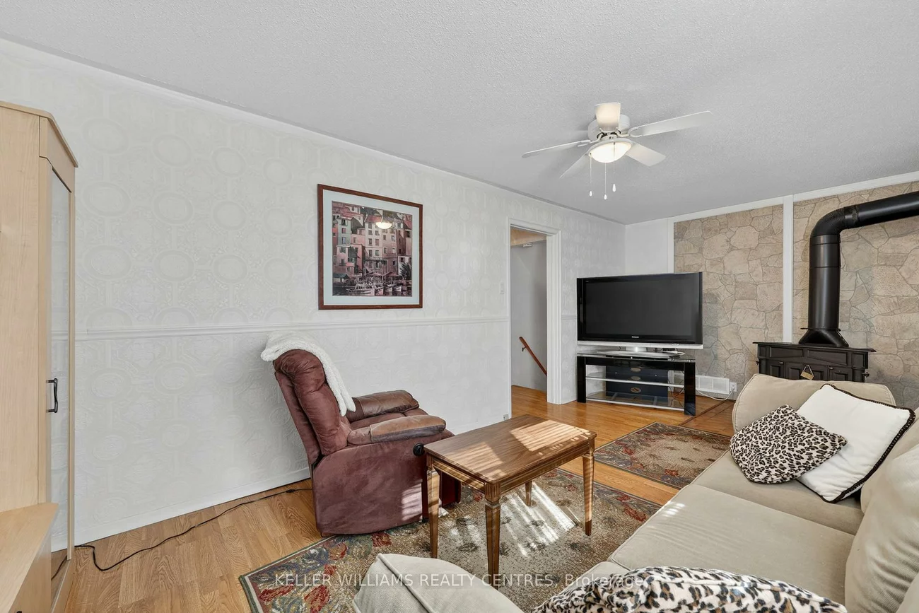 13, Laurentide, Aurora Heights, Aurora