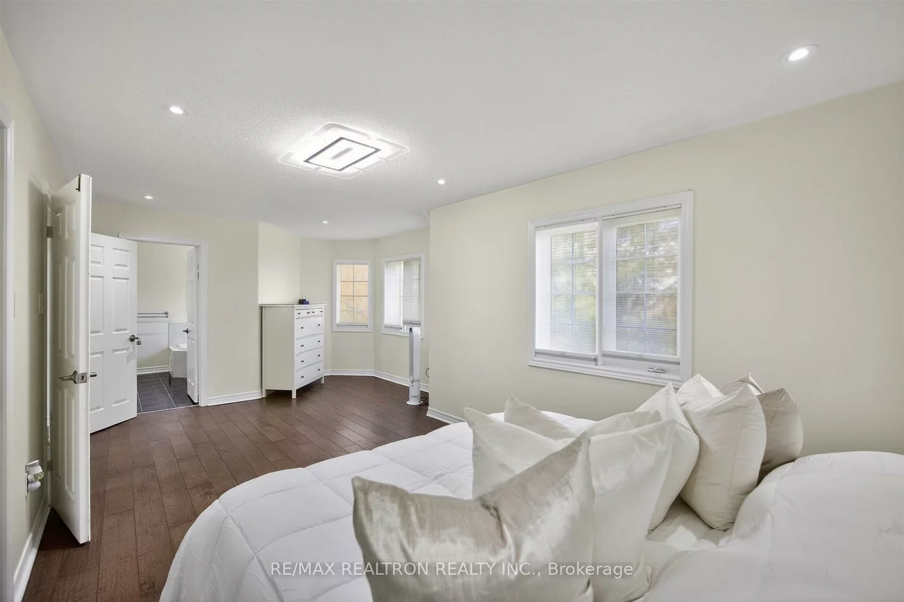 5, Yvonne, Bayview Wellington, Aurora
