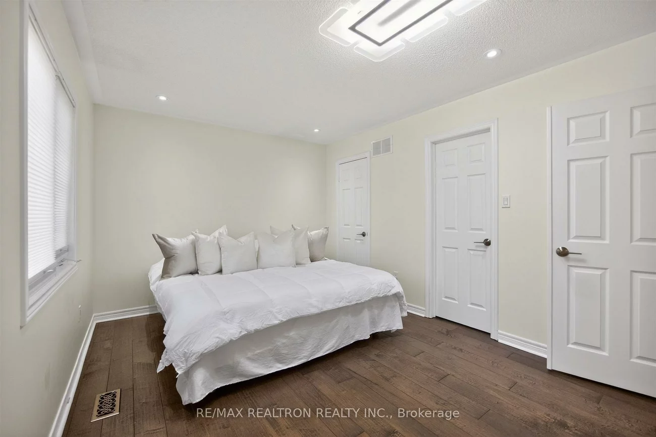 5, Yvonne, Bayview Wellington, Aurora