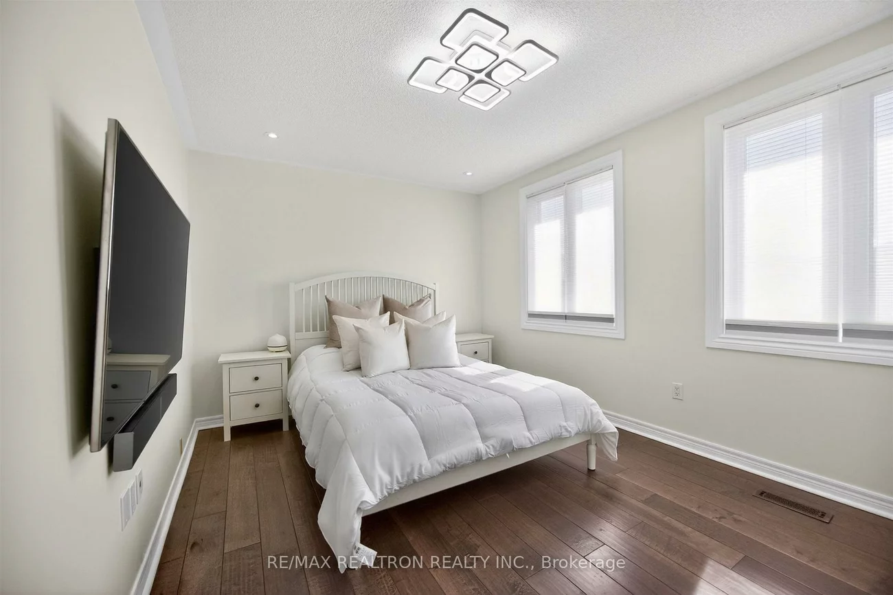 5, Yvonne, Bayview Wellington, Aurora