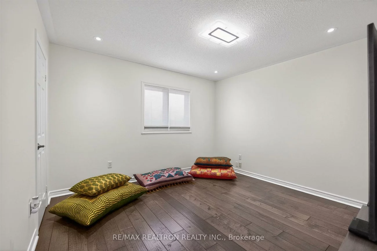 5, Yvonne, Bayview Wellington, Aurora