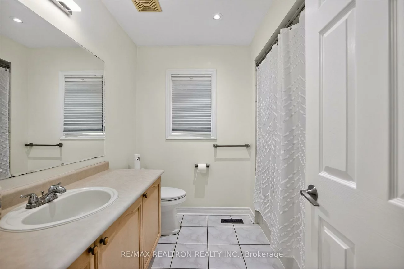 5, Yvonne, Bayview Wellington, Aurora