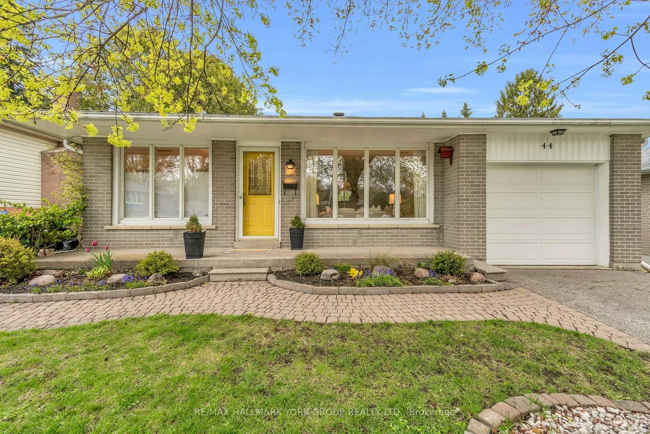44, Kemano, Aurora Heights, Aurora
