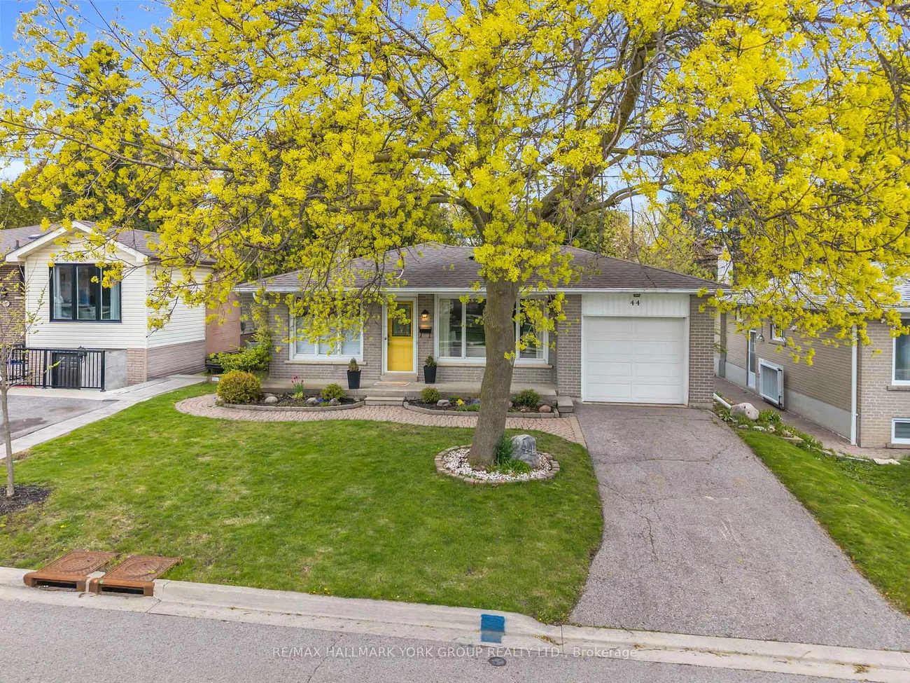 44, Kemano, Aurora Heights, Aurora