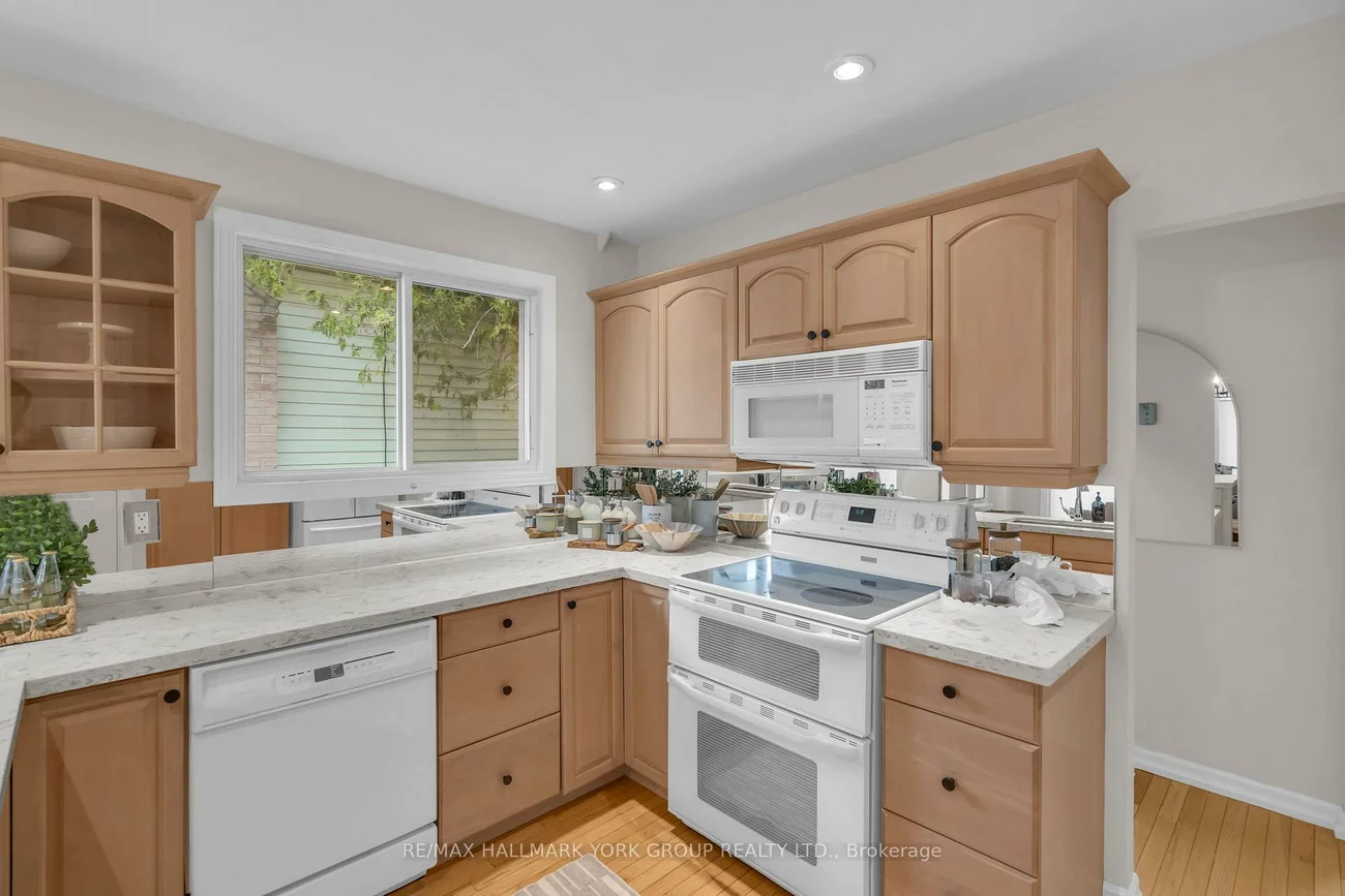 44, Kemano, Aurora Heights, Aurora