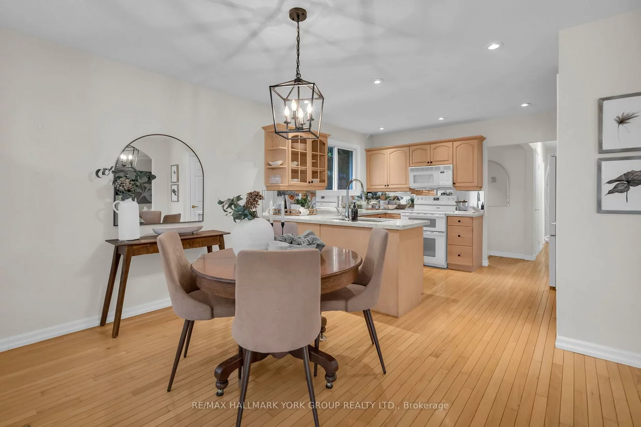 44, Kemano, Aurora Heights, Aurora