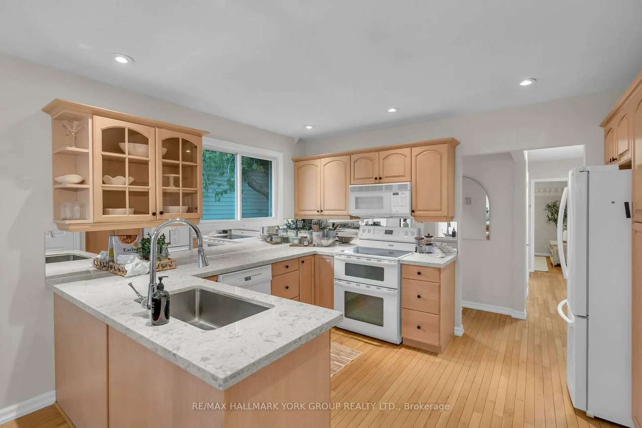 44, Kemano, Aurora Heights, Aurora