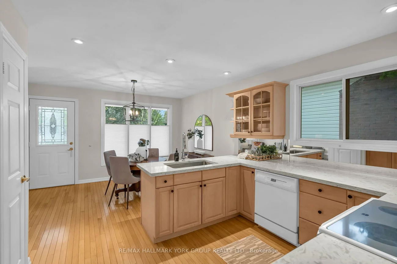 44, Kemano, Aurora Heights, Aurora