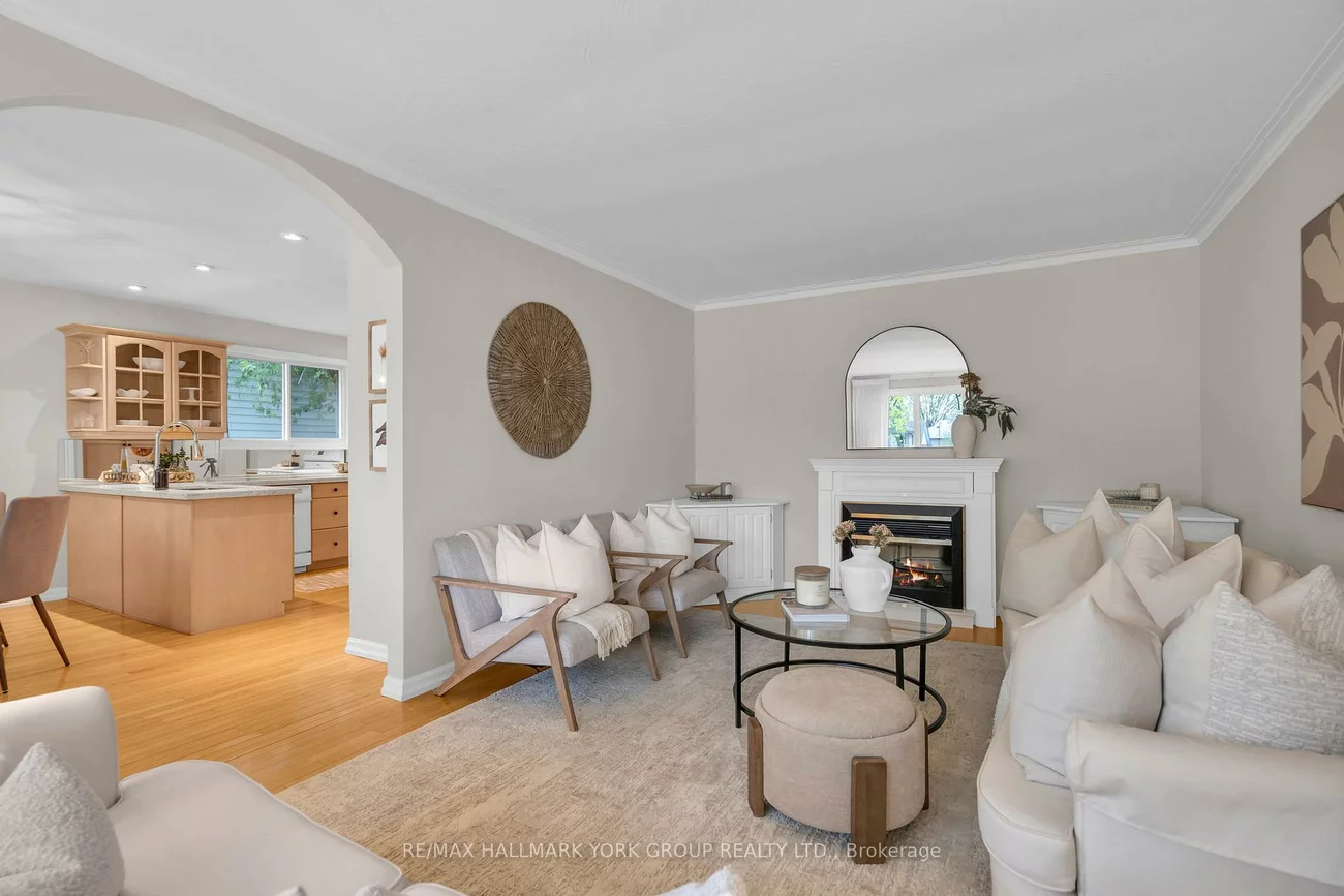 44, Kemano, Aurora Heights, Aurora