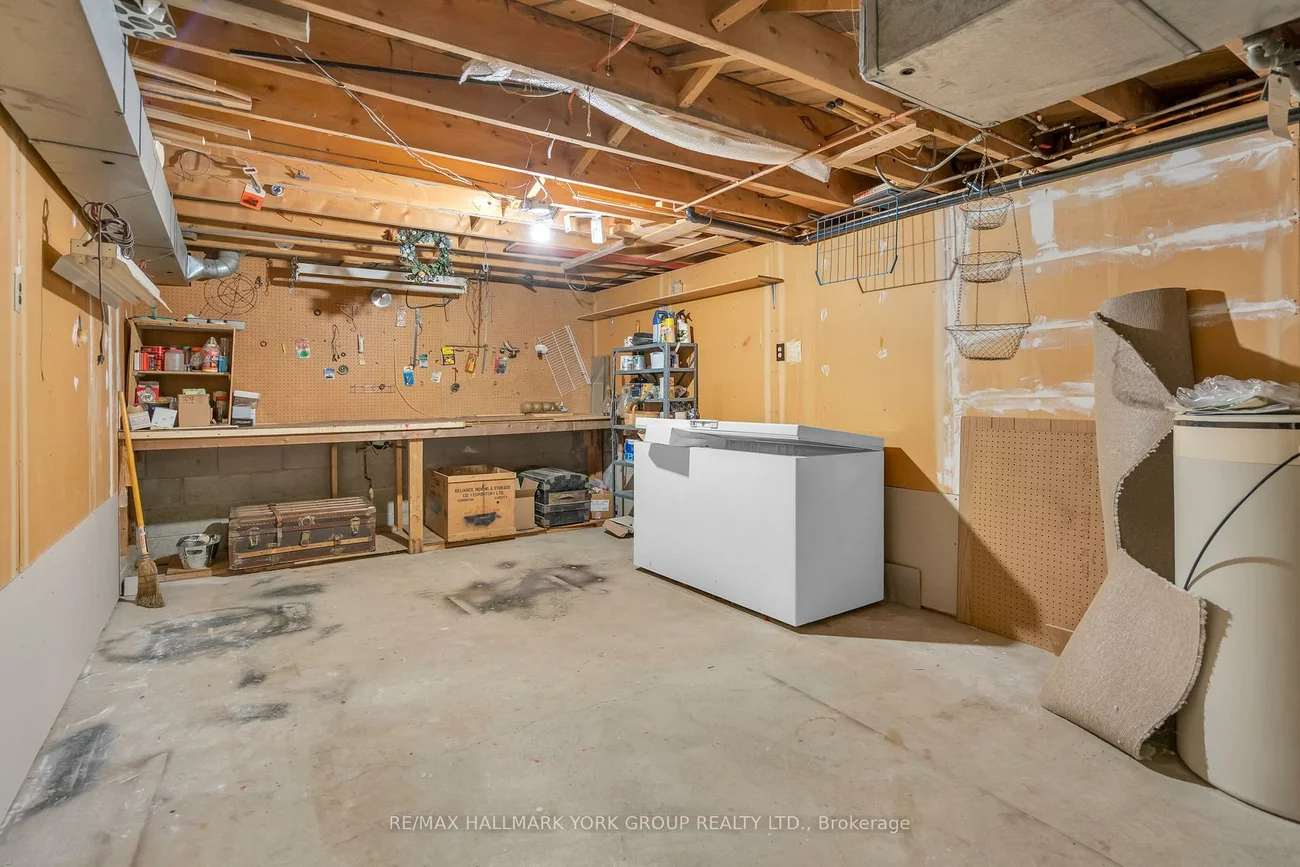 44, Kemano, Aurora Heights, Aurora