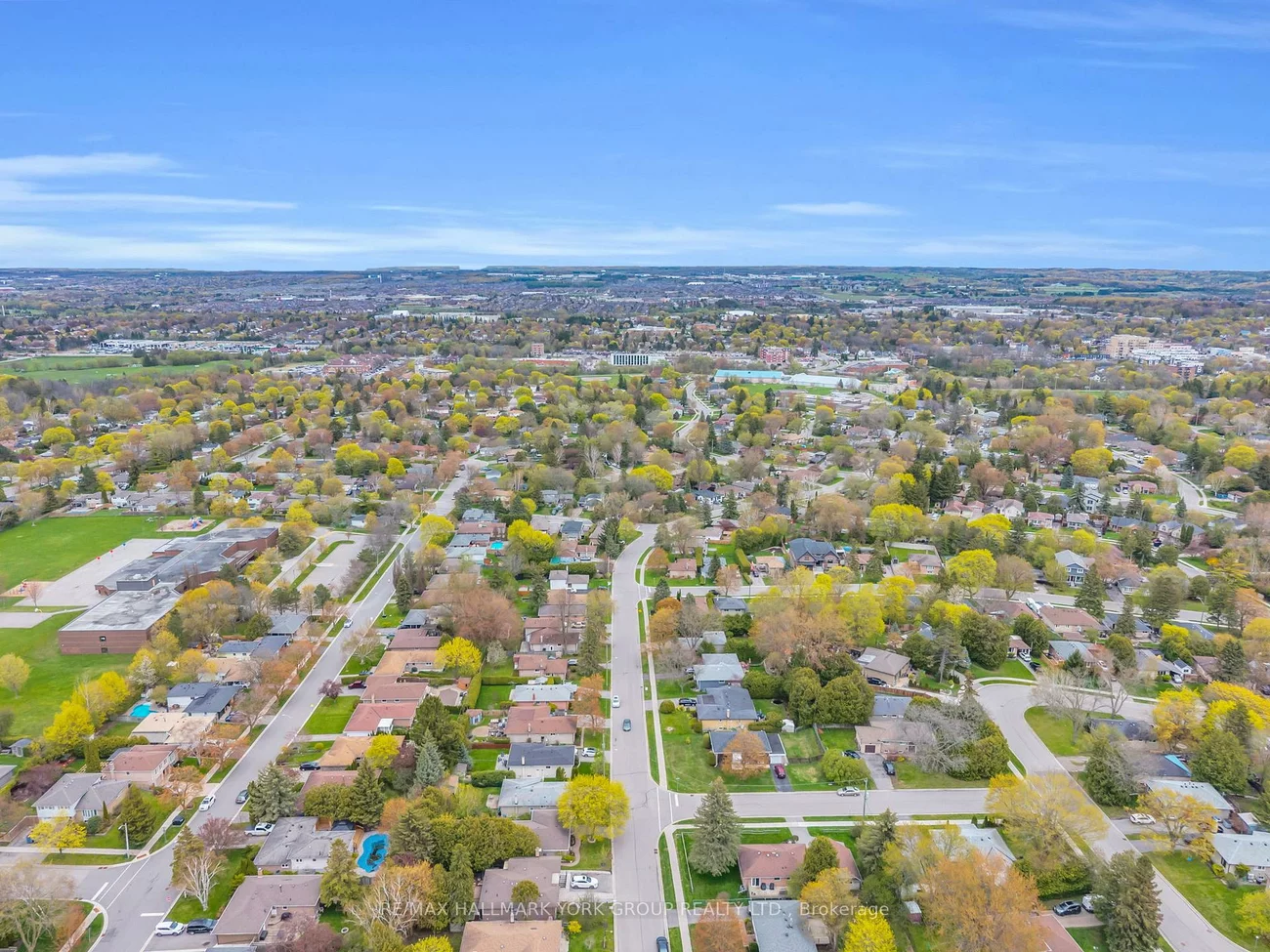 44, Kemano, Aurora Heights, Aurora