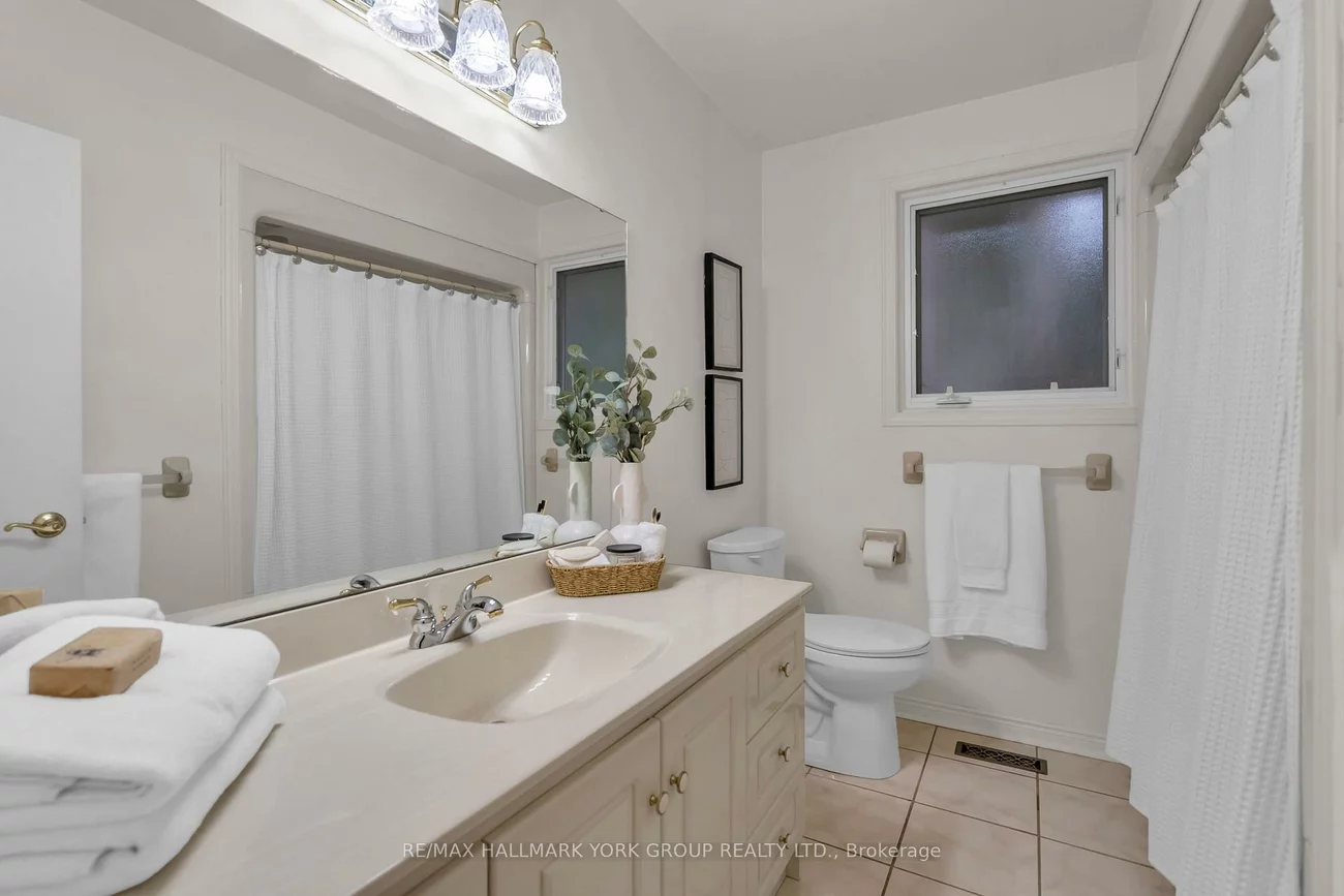 44, Kemano, Aurora Heights, Aurora