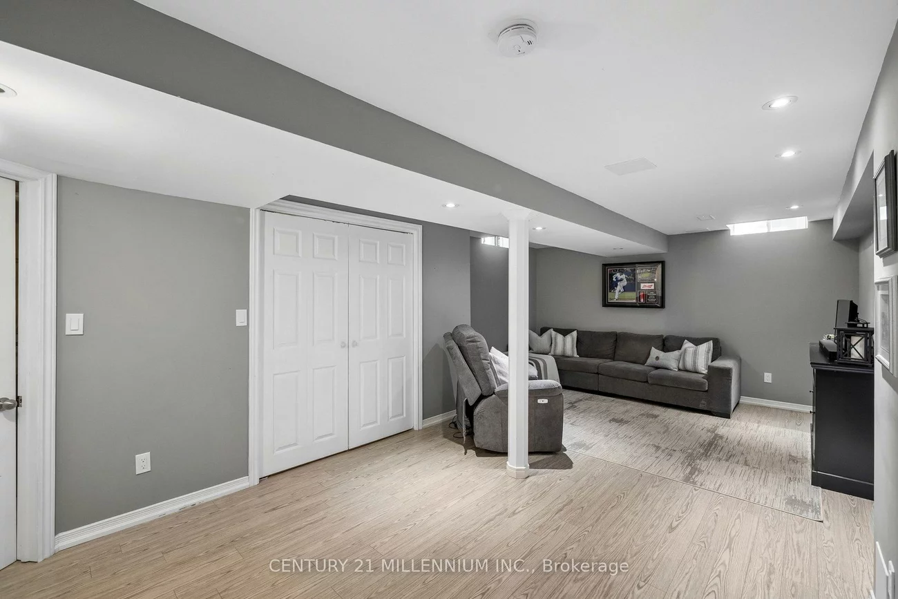 116, Woodroof, Bayview Wellington, Aurora