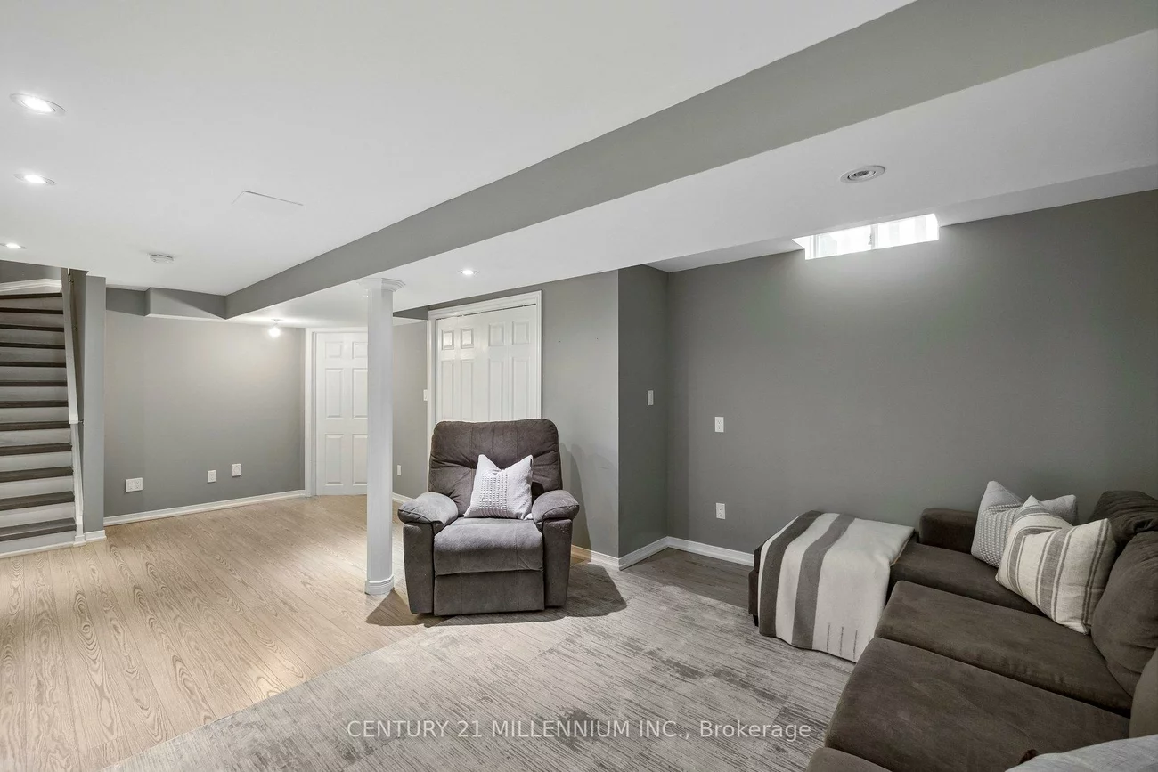 116, Woodroof, Bayview Wellington, Aurora