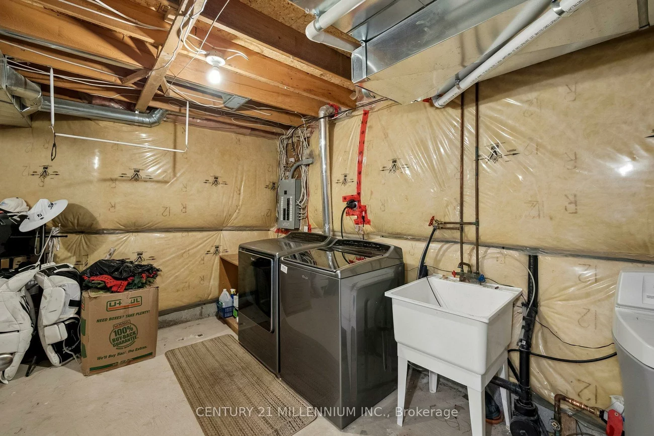116, Woodroof, Bayview Wellington, Aurora