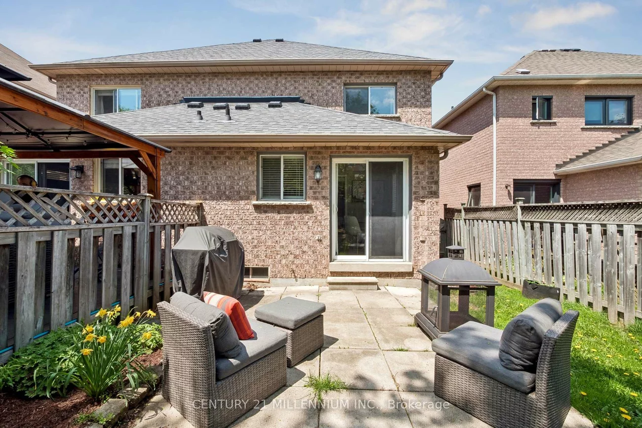116, Woodroof, Bayview Wellington, Aurora