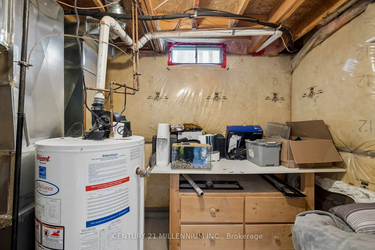 116, Woodroof, Bayview Wellington, Aurora