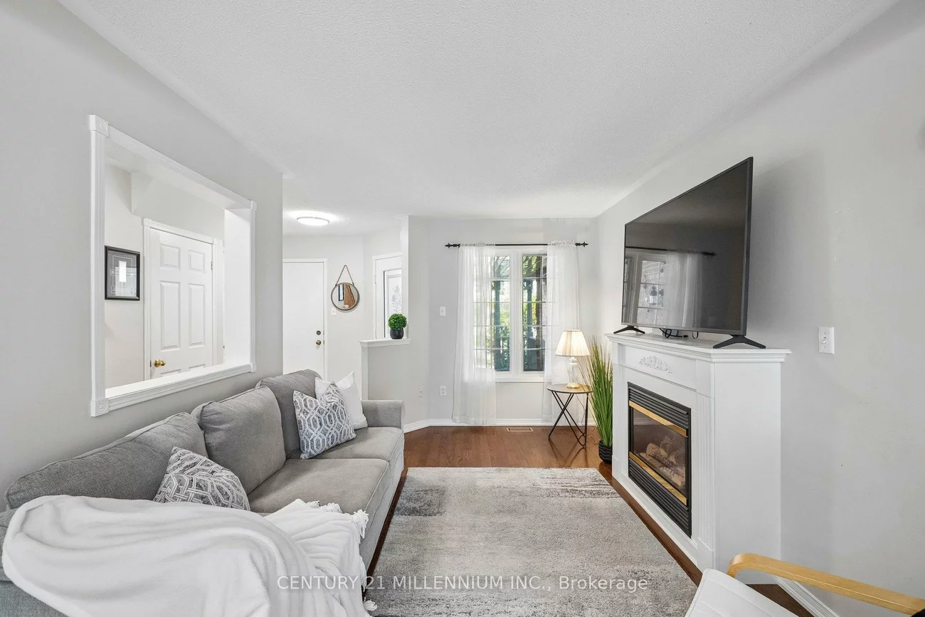 116, Woodroof, Bayview Wellington, Aurora