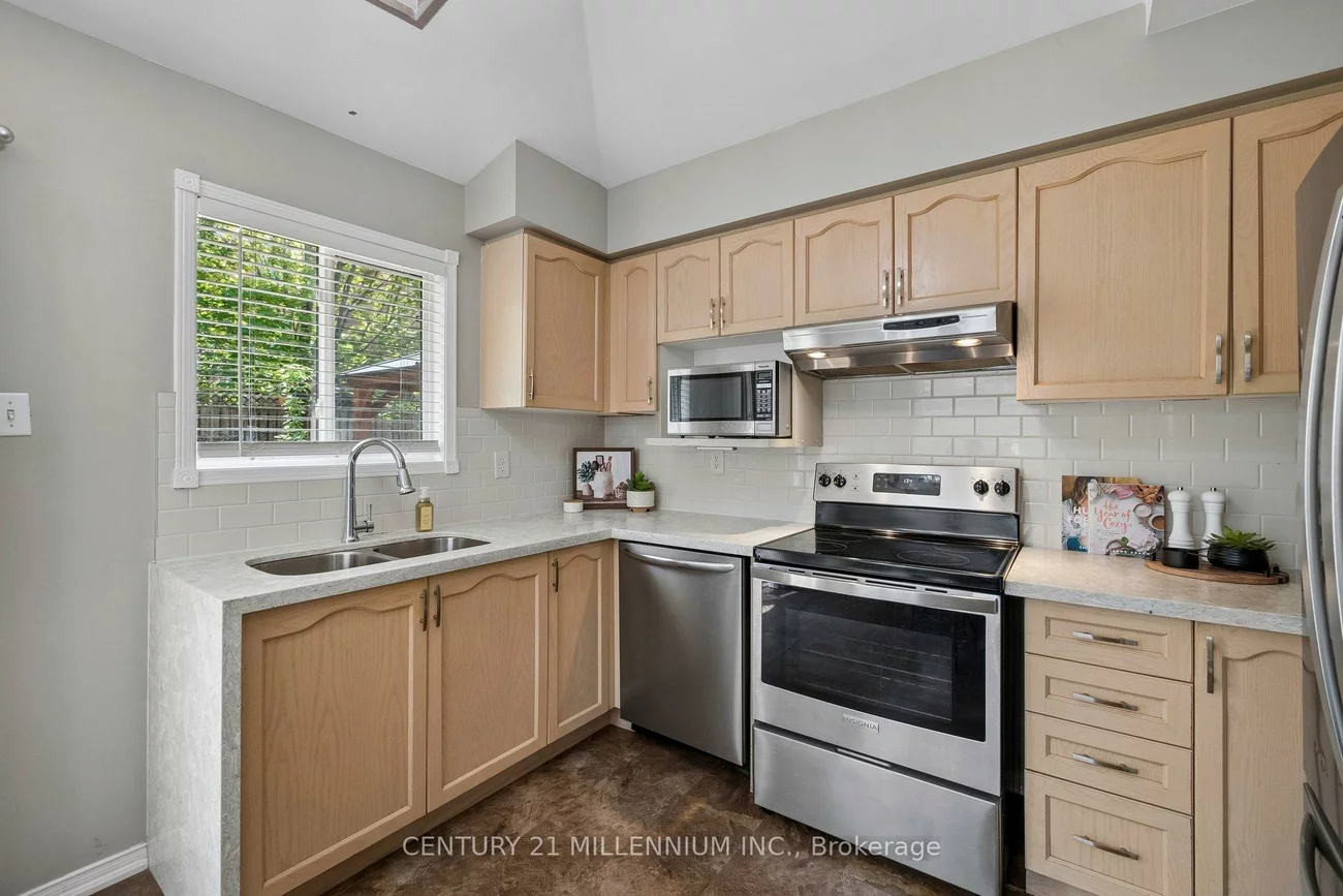 116, Woodroof, Bayview Wellington, Aurora