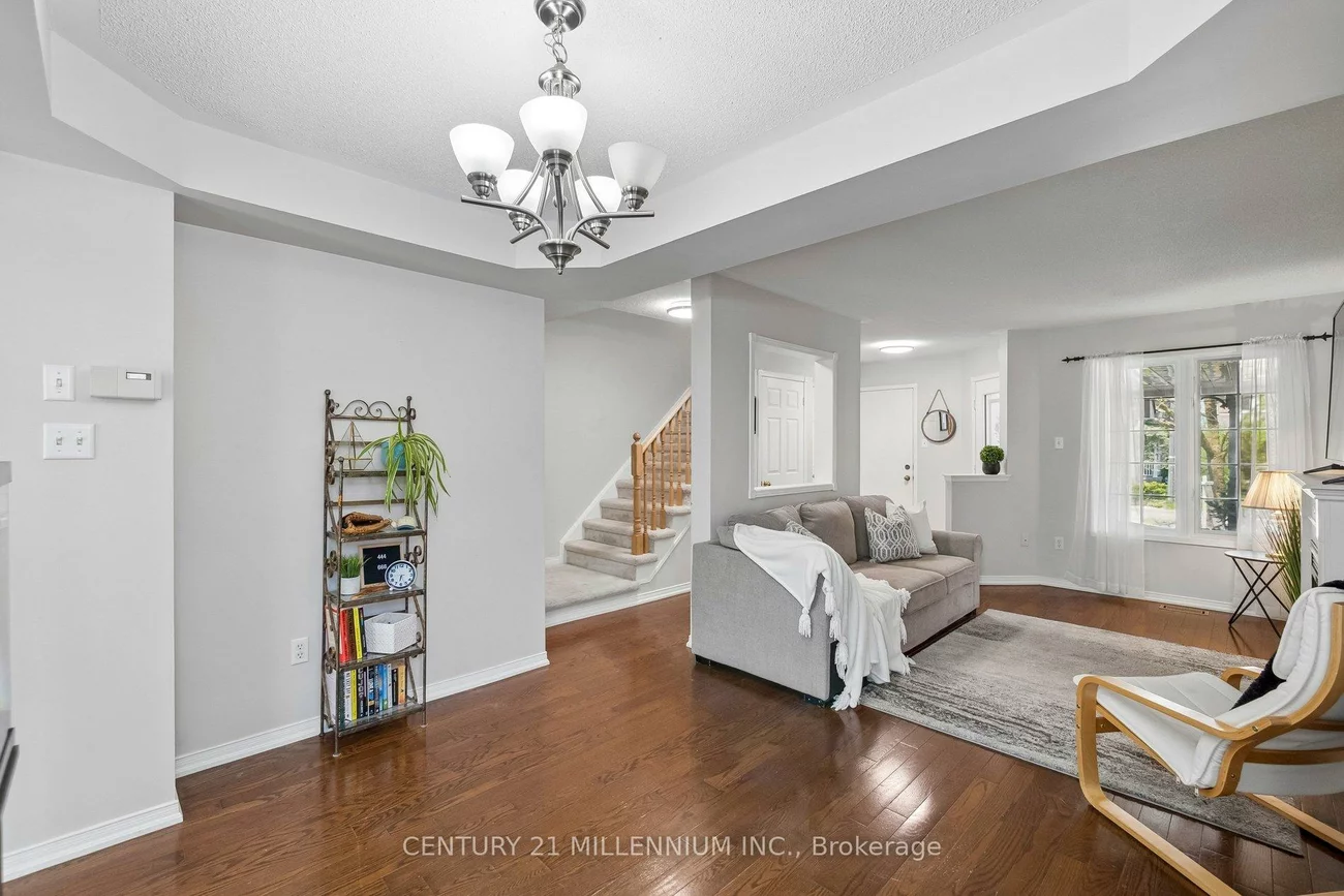 116, Woodroof, Bayview Wellington, Aurora