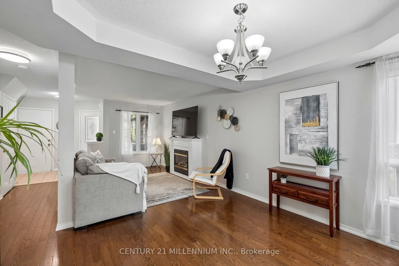 116, Woodroof, Bayview Wellington, Aurora
