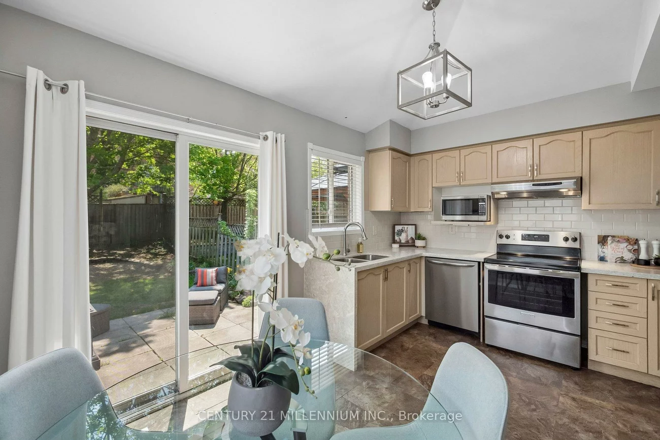 116, Woodroof, Bayview Wellington, Aurora