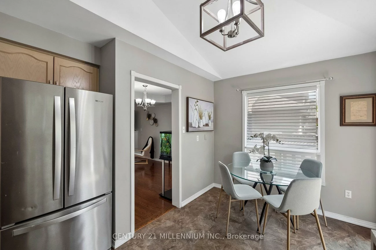 116, Woodroof, Bayview Wellington, Aurora