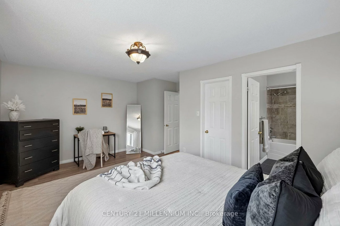116, Woodroof, Bayview Wellington, Aurora