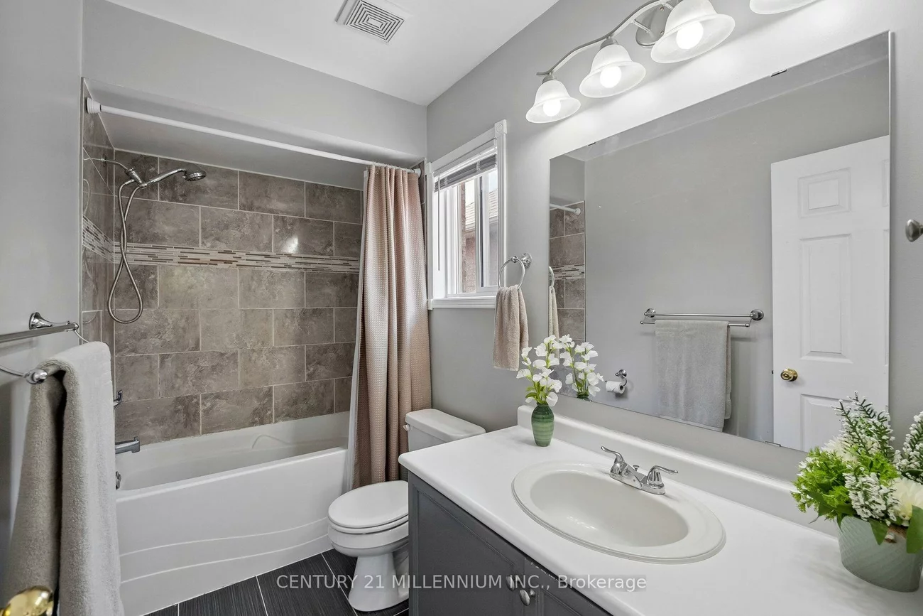 116, Woodroof, Bayview Wellington, Aurora