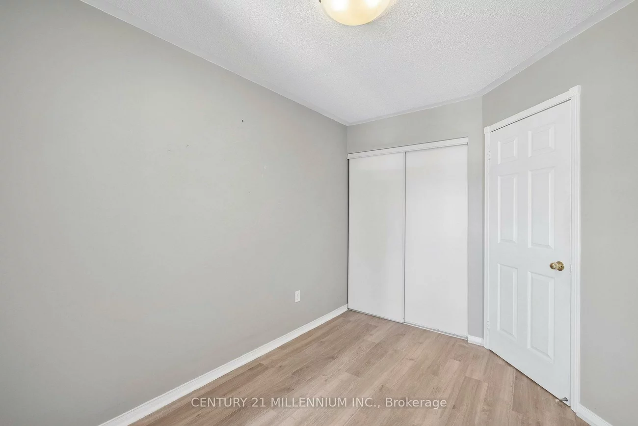 116, Woodroof, Bayview Wellington, Aurora