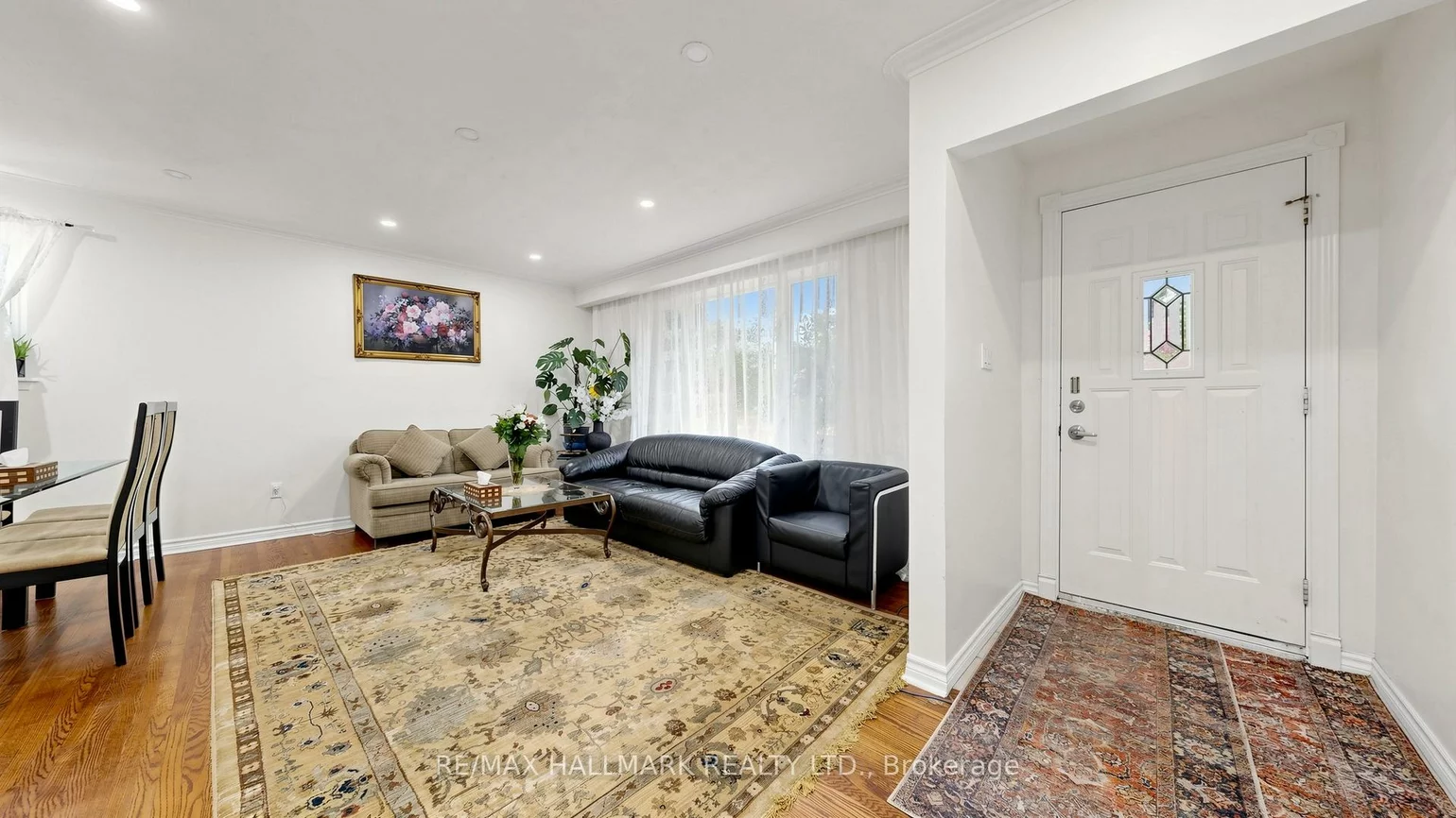 46, Collins, Aurora Heights, Aurora