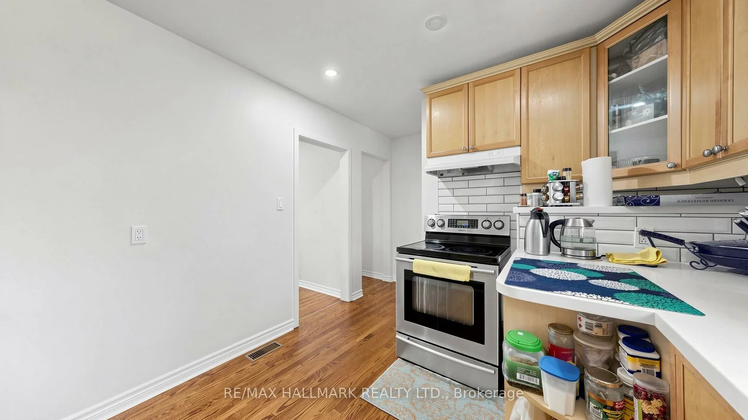 46, Collins, Aurora Heights, Aurora