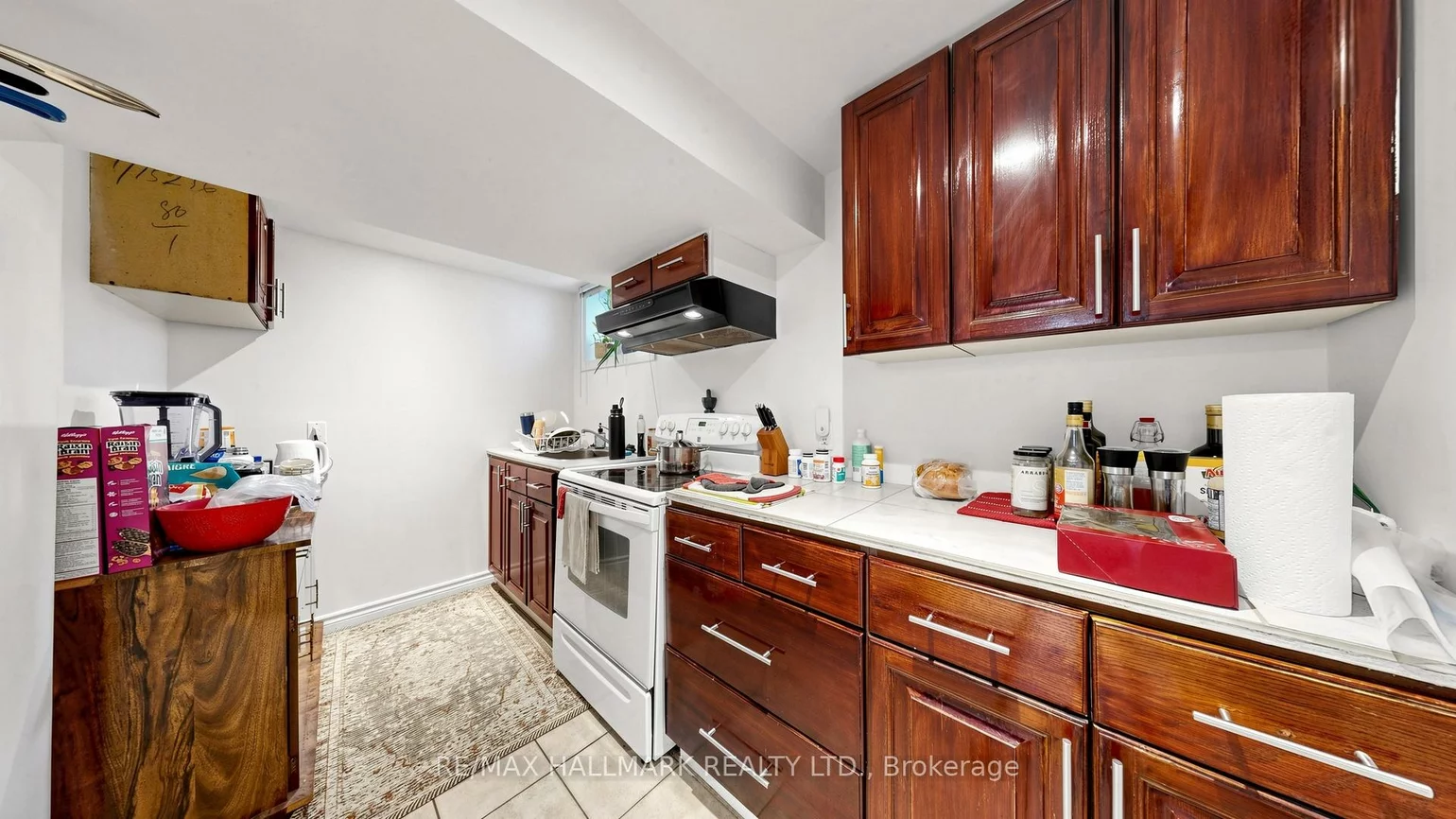 46, Collins, Aurora Heights, Aurora