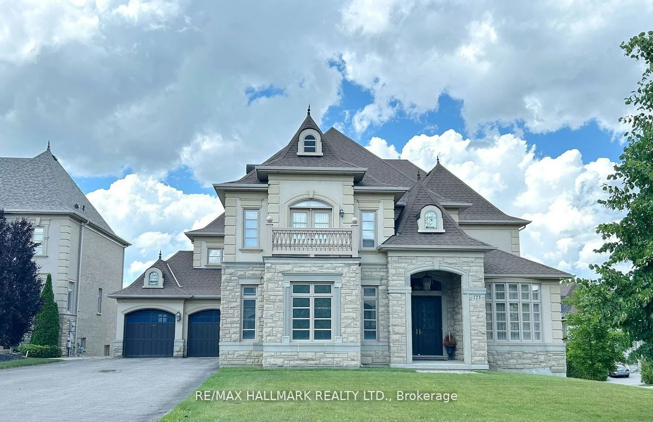 123, Carisbrooke, Bayview Southeast, Aurora