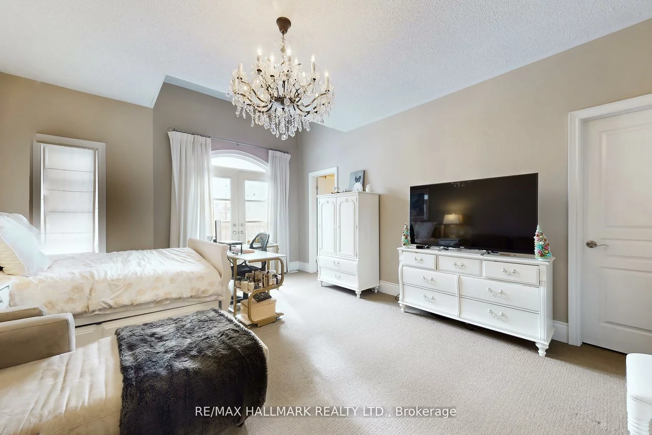 123, Carisbrooke, Bayview Southeast, Aurora