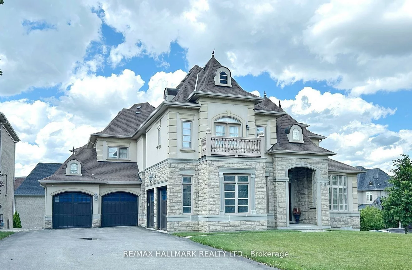 123, Carisbrooke, Bayview Southeast, Aurora