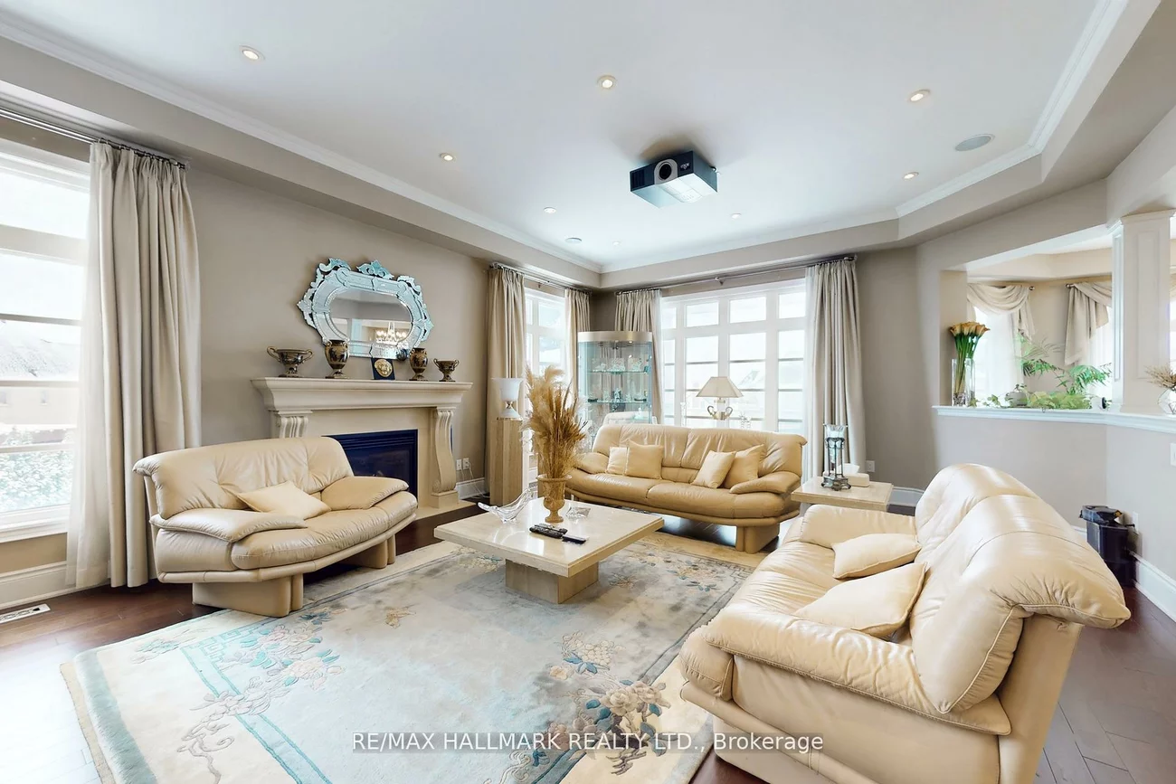 123, Carisbrooke, Bayview Southeast, Aurora