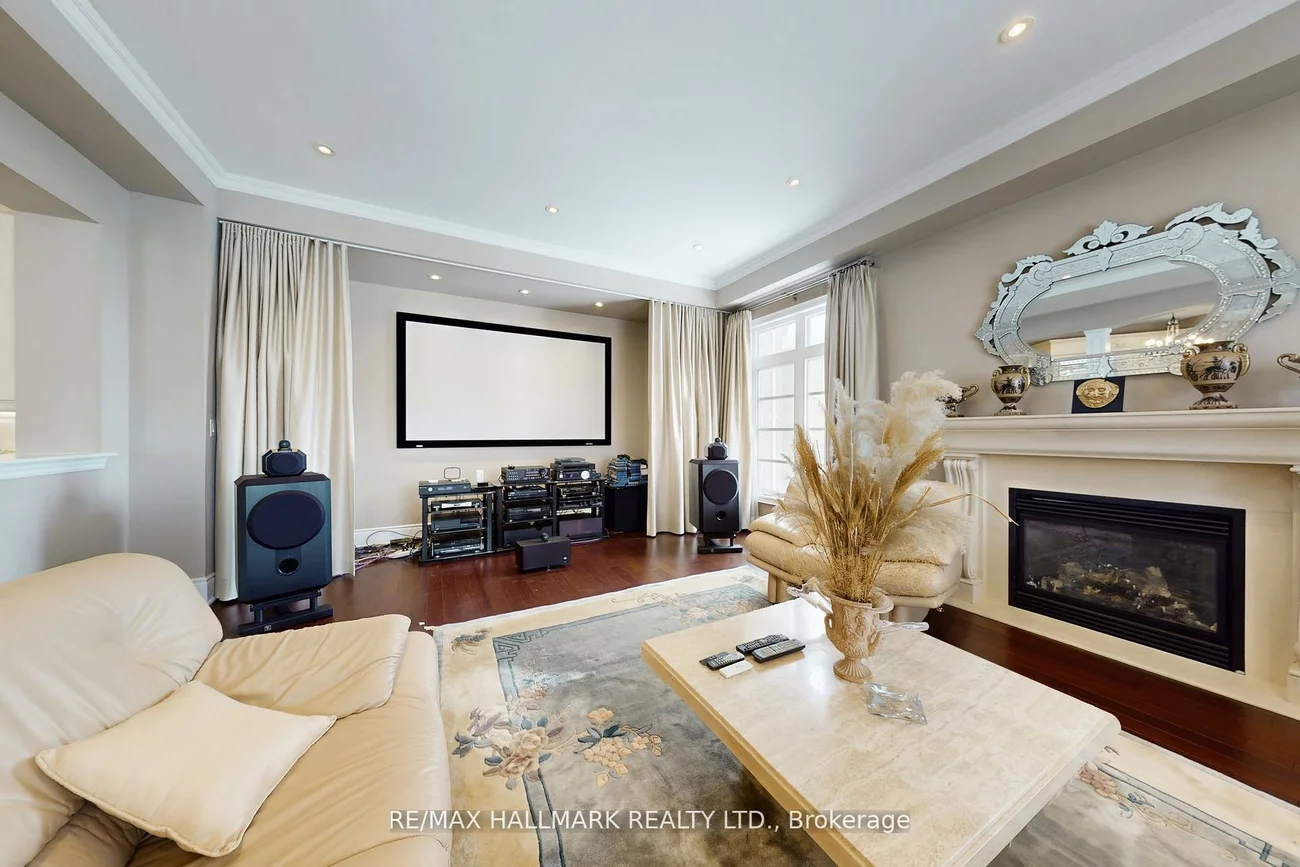 123, Carisbrooke, Bayview Southeast, Aurora
