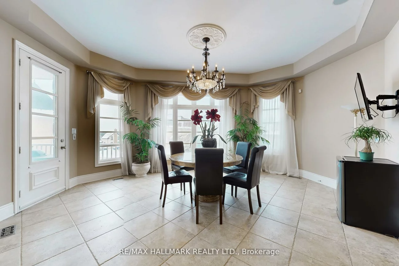 123, Carisbrooke, Bayview Southeast, Aurora