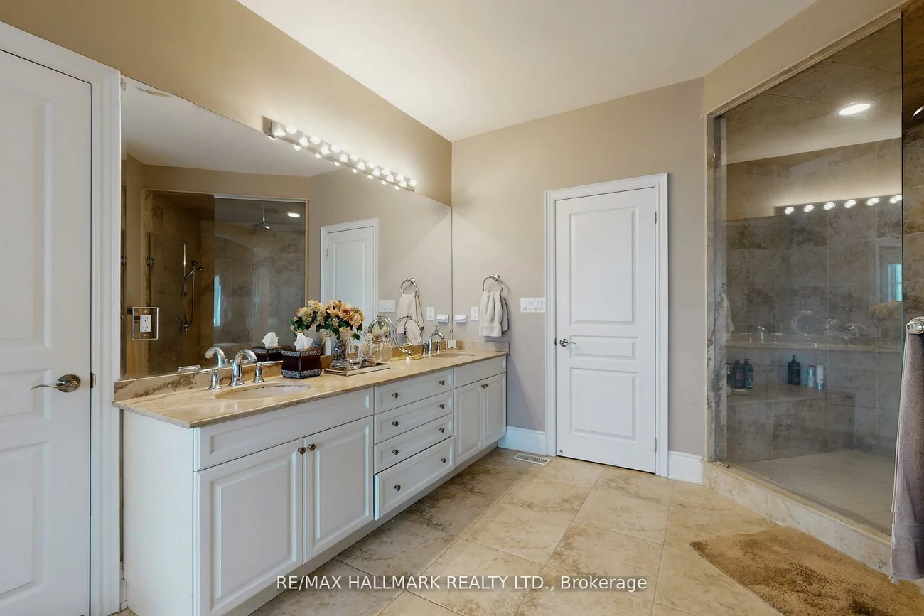 123, Carisbrooke, Bayview Southeast, Aurora
