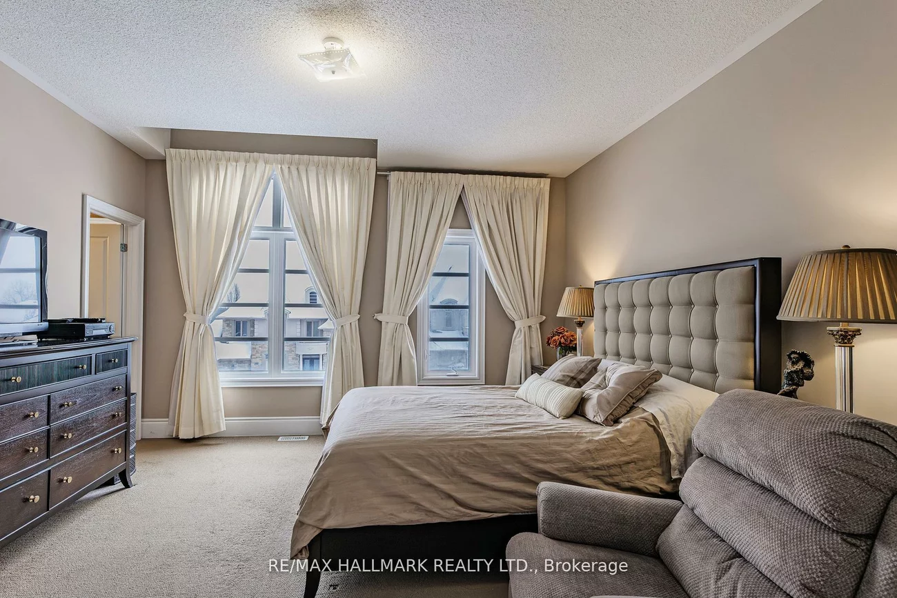 123, Carisbrooke, Bayview Southeast, Aurora