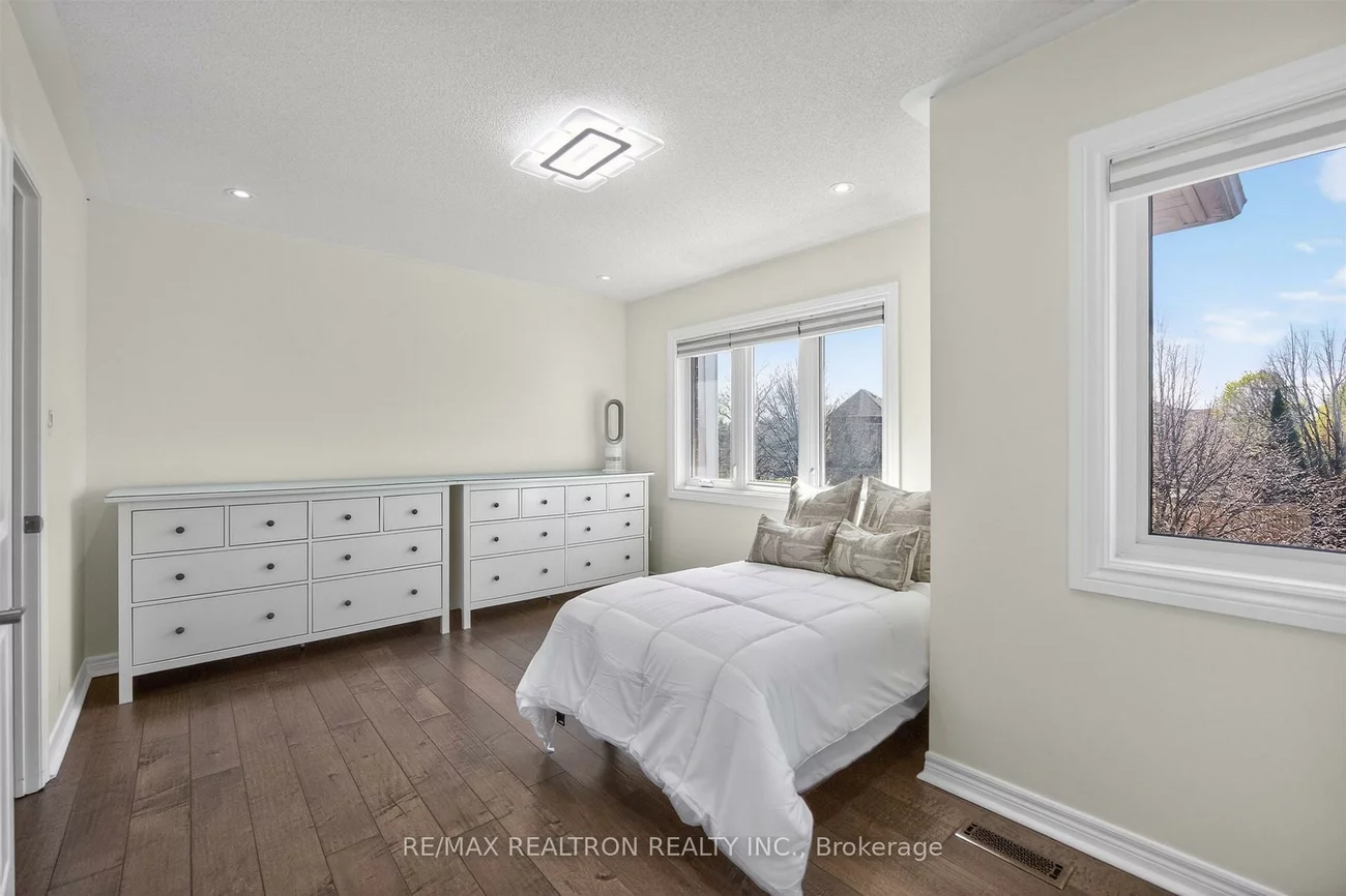 5, Yvonne, Bayview Wellington, Aurora